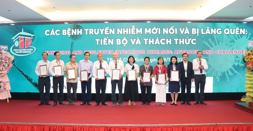 HỘI NGHỊ TRUYỀN NHIỄM THÀNH PHỐ HỒ CHÍ MINH LẦN THỨ 5: ĐỐI MẶT VỚI THÁCH THỨC CỦA CÁC BỆNH TRUYỀN NHIỄM MỚI NỔI VÀ BỊ LÃNG QUÊN